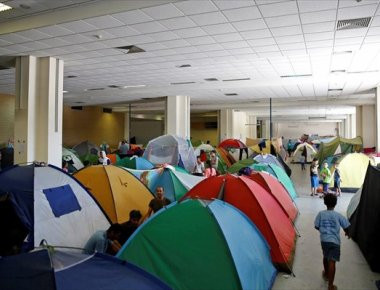 Έστησαν ολόκληρη επιχείρηση σε 5 χώρες για να απελάσουν… 38 παράνομους μετανάστες